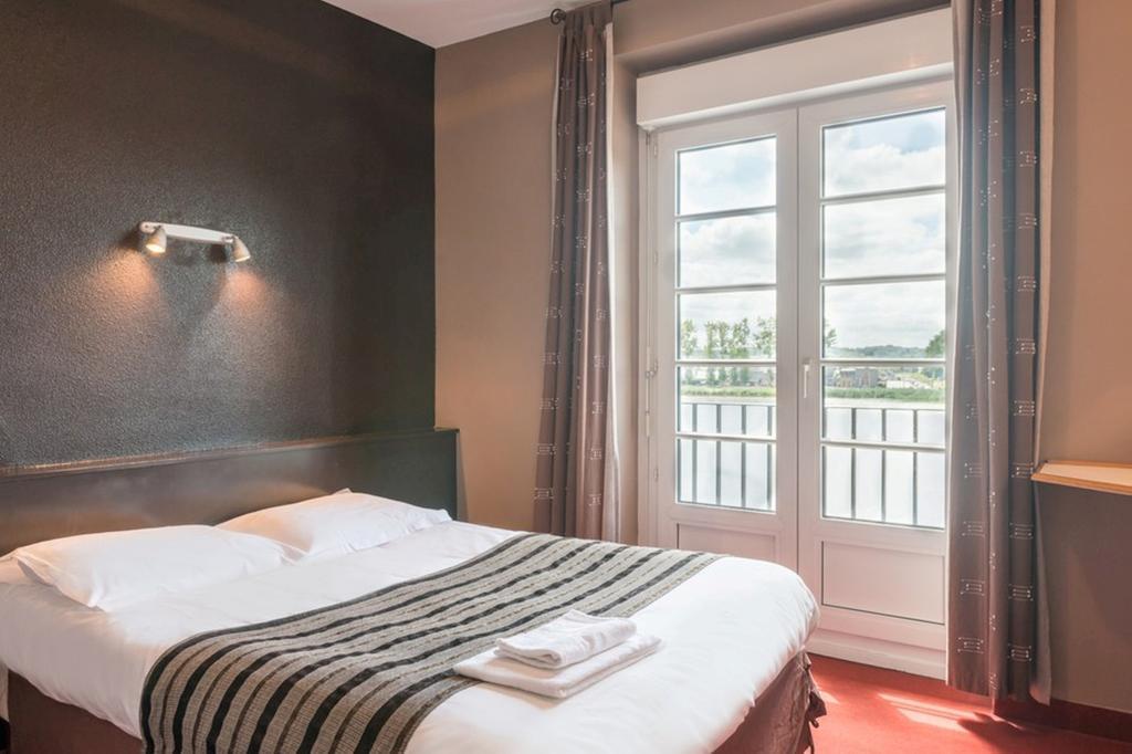 Hotel Restaurant Du Lac Combourg Ngoại thất bức ảnh